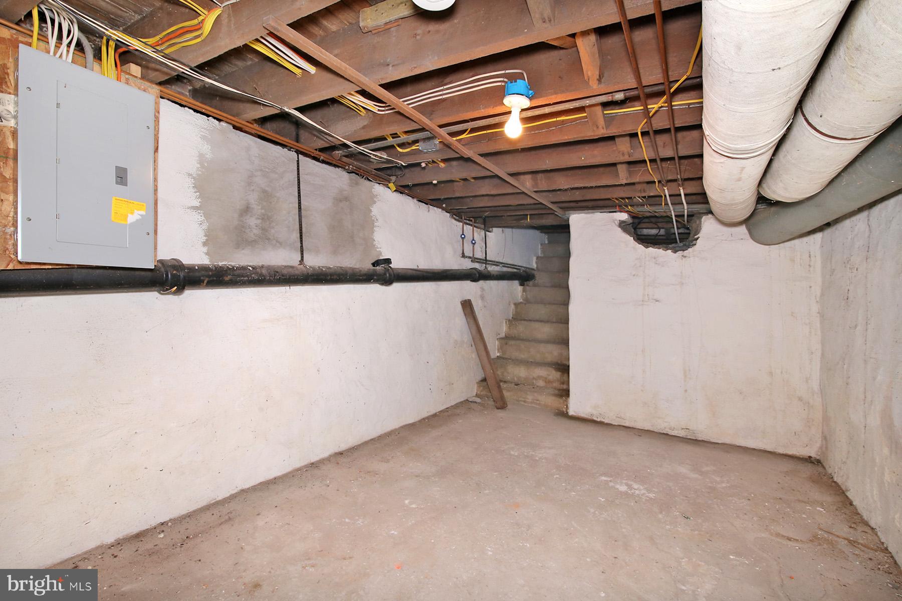 27 N 6TH STREET