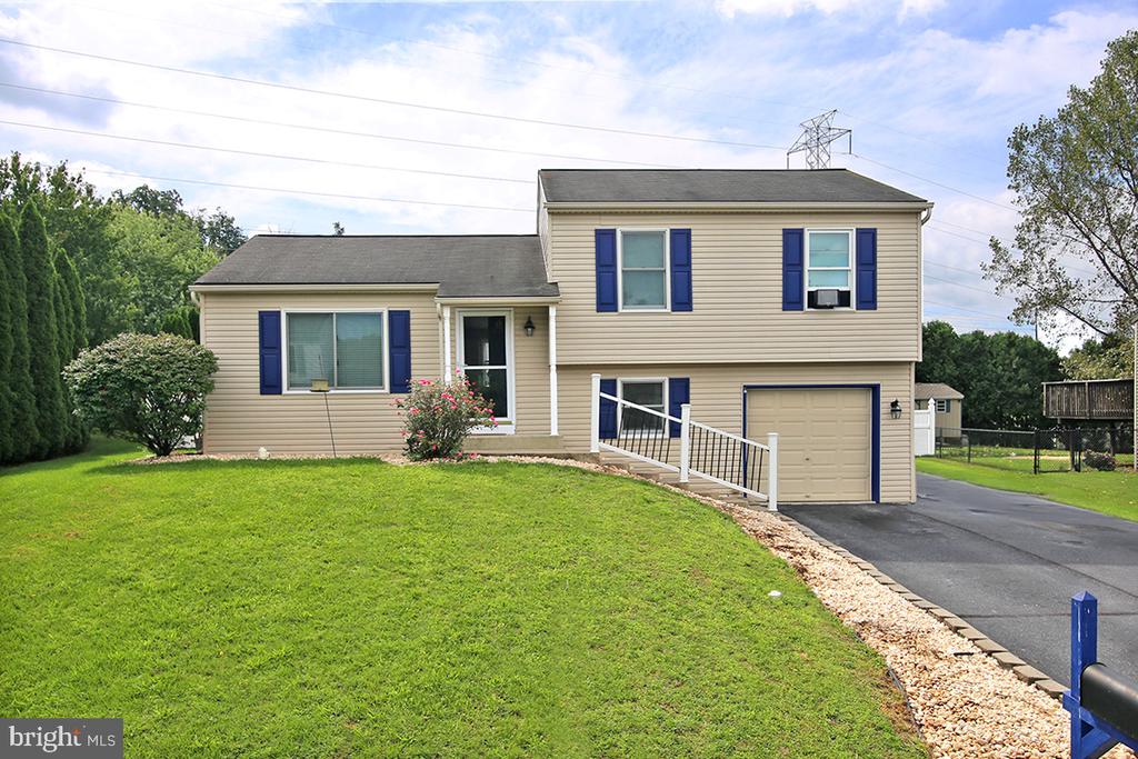 81 E BROOKFIELD