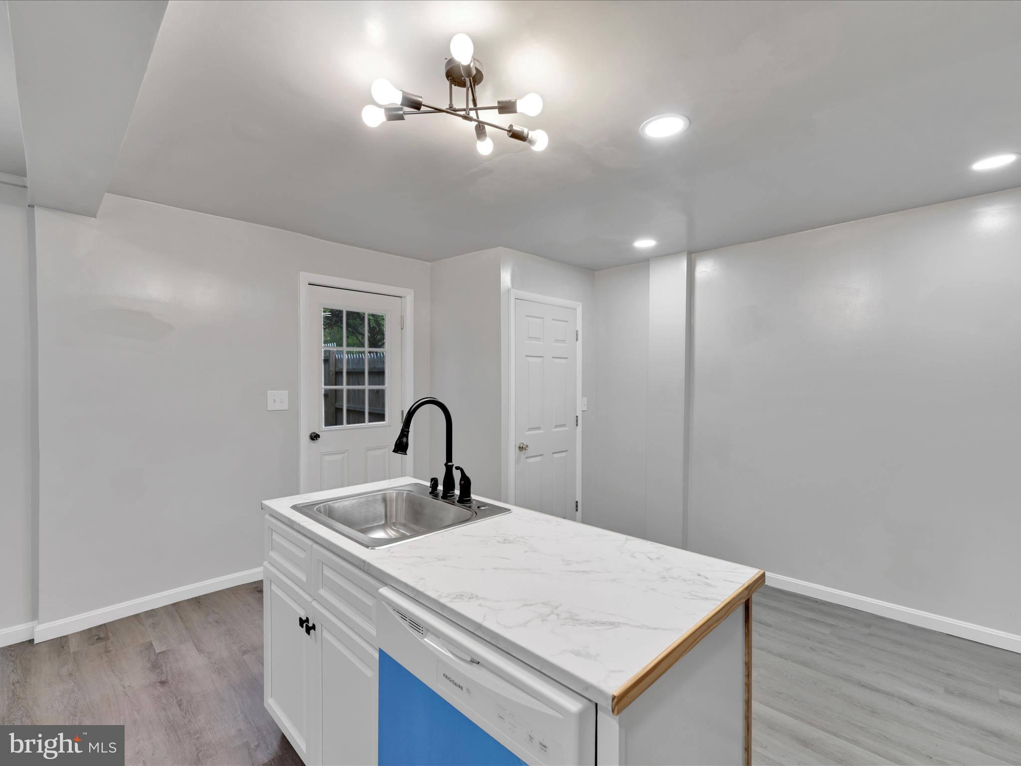 333 W Grand Ave