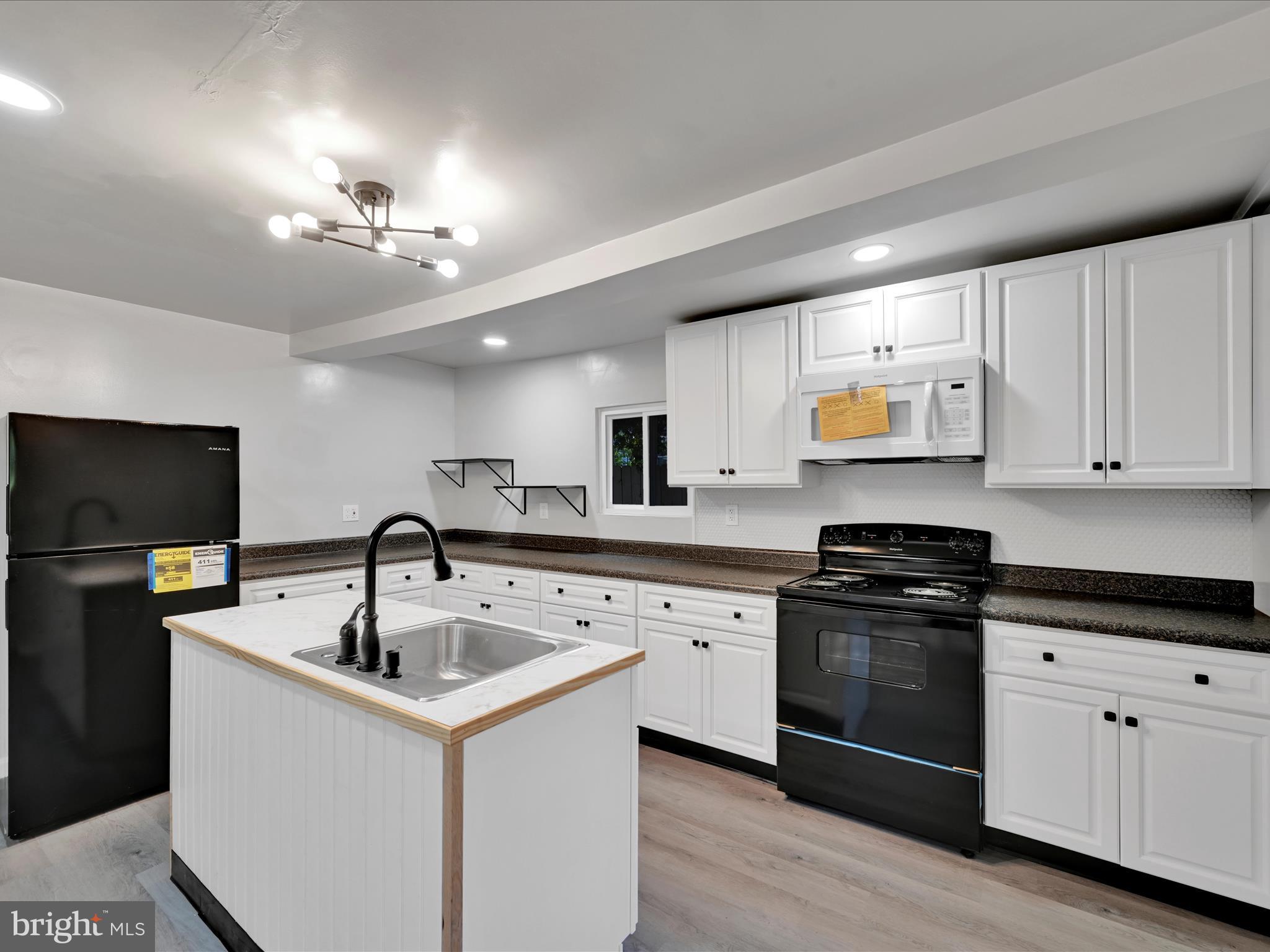 333 W Grand Ave