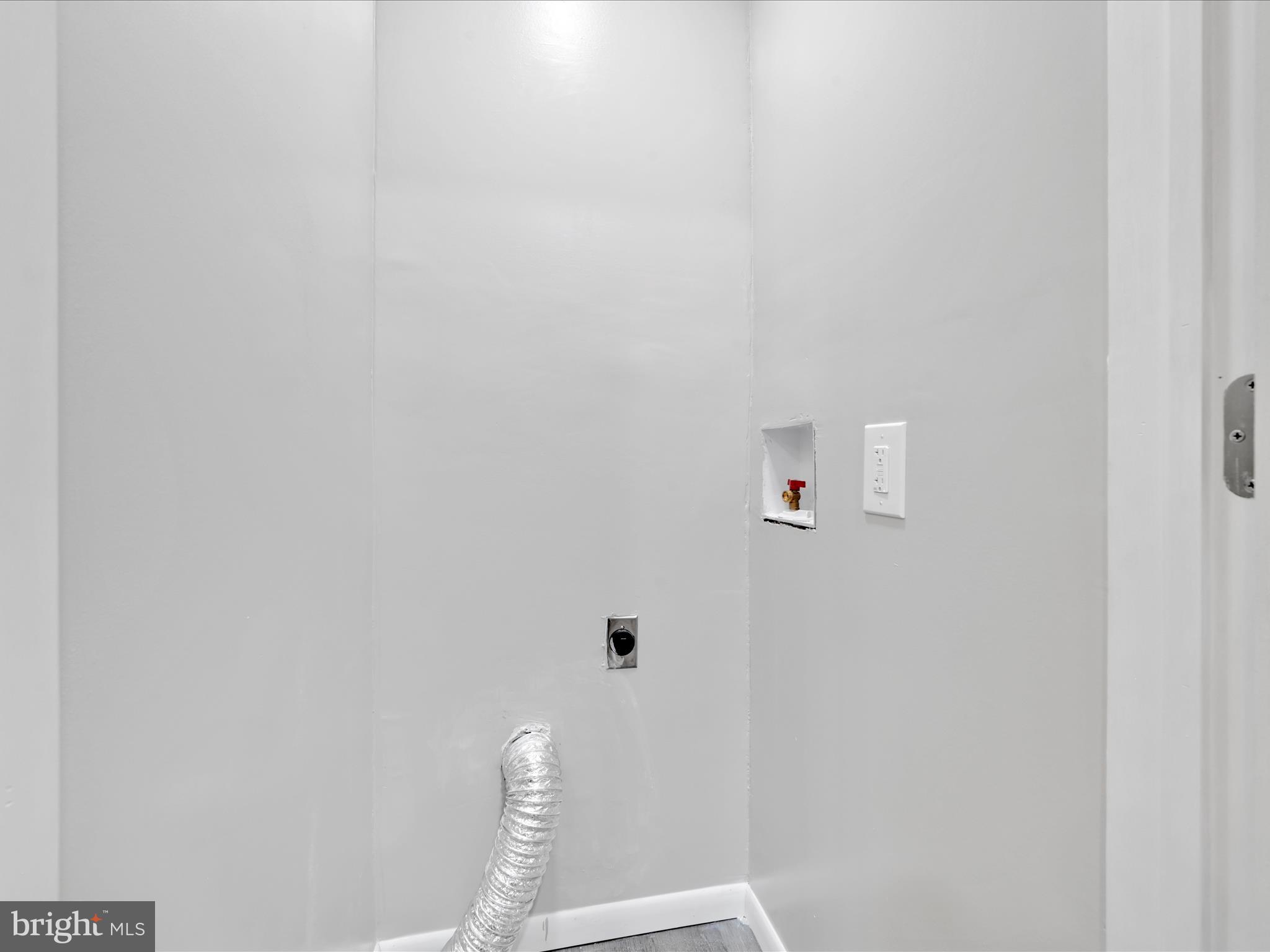 333 W Grand Ave