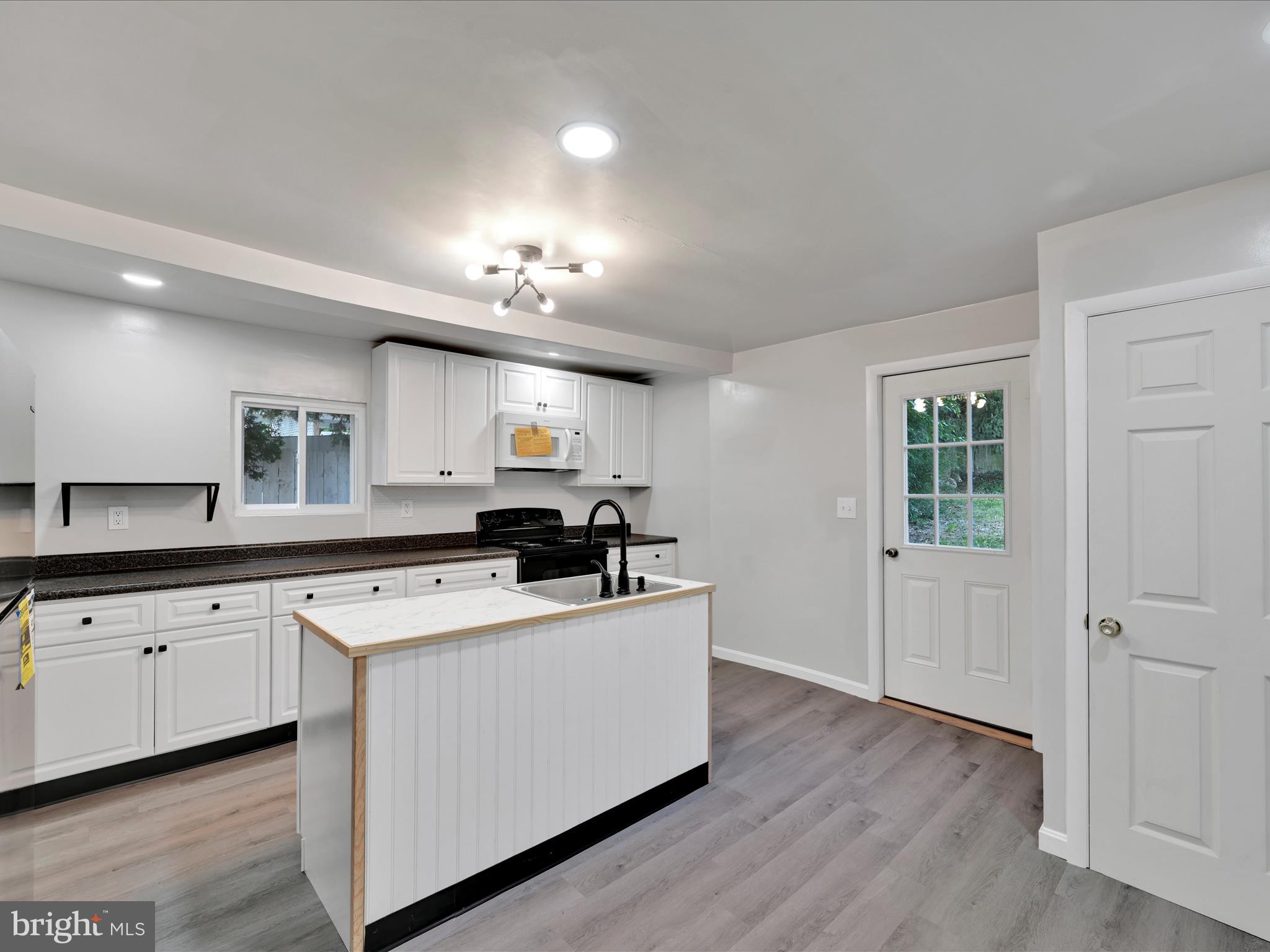 333 W Grand Ave