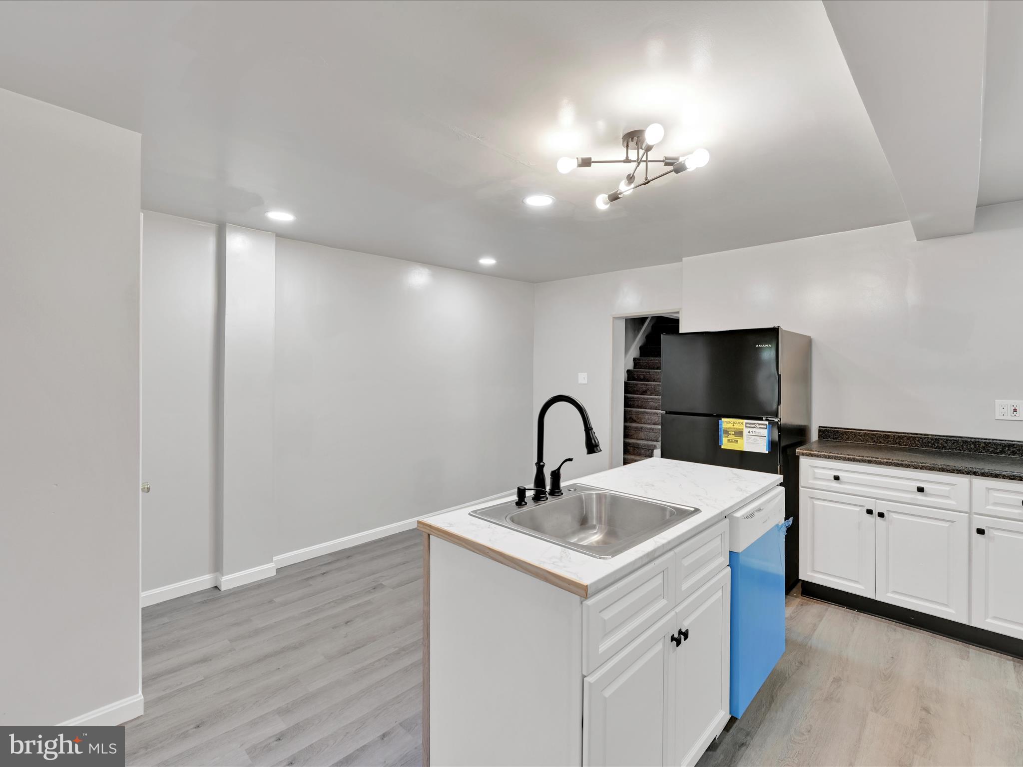 333 W Grand Ave