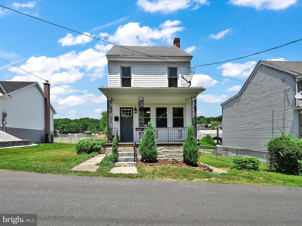 743 Third St