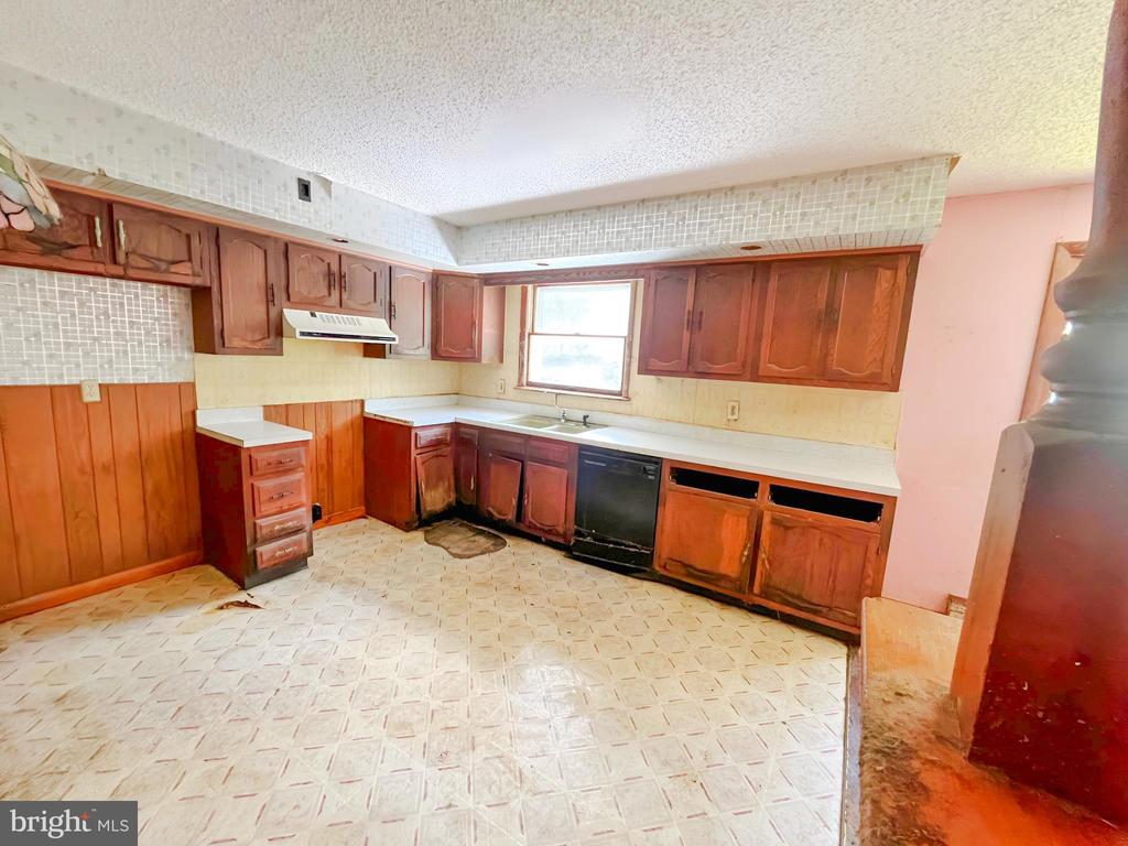 57 W Weston Pl