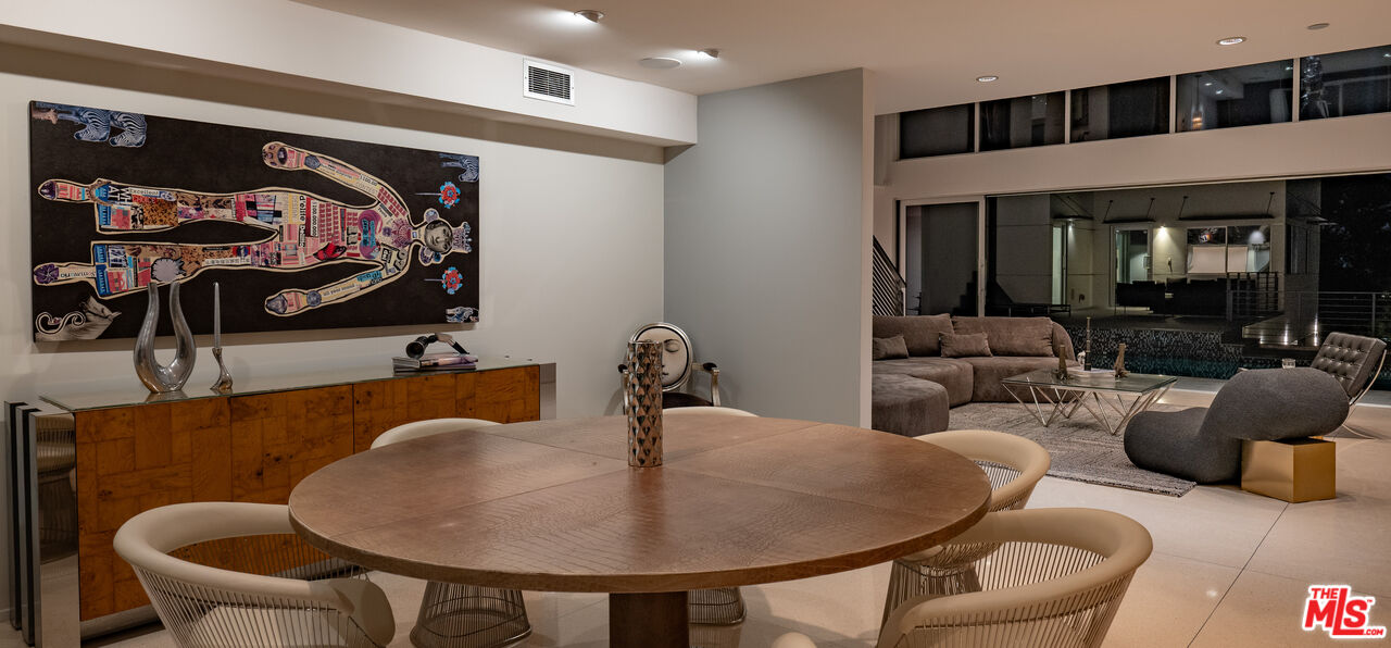 1545 Sunset Plaza Dr