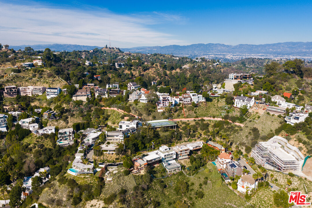 2004 Sunset Plaza Dr