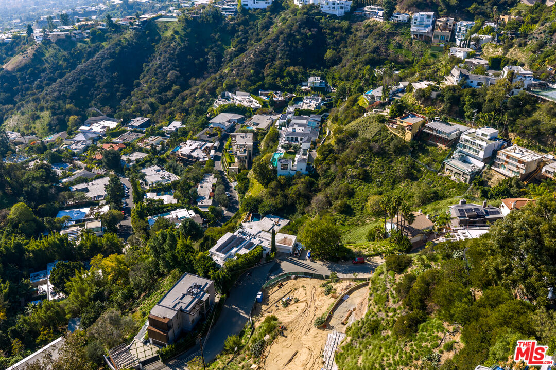 2004 Sunset Plaza Dr