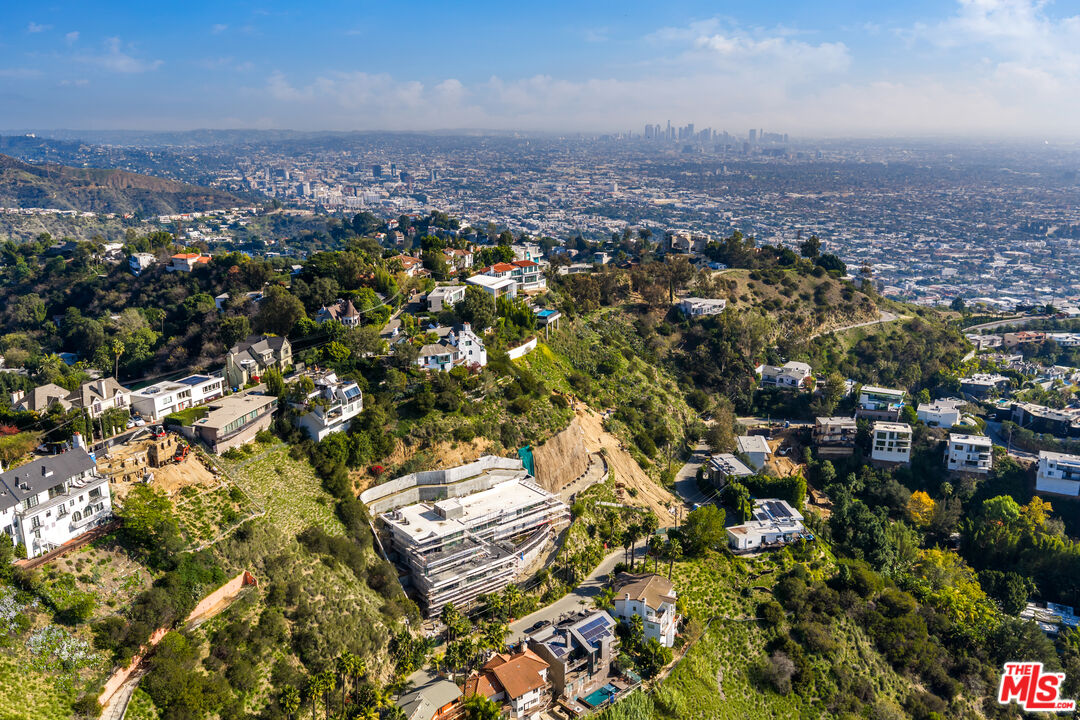 2004 Sunset Plaza Dr