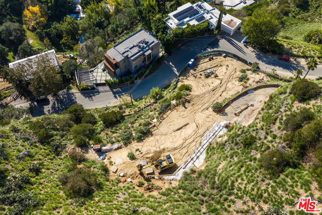 2004 Sunset Plaza Dr