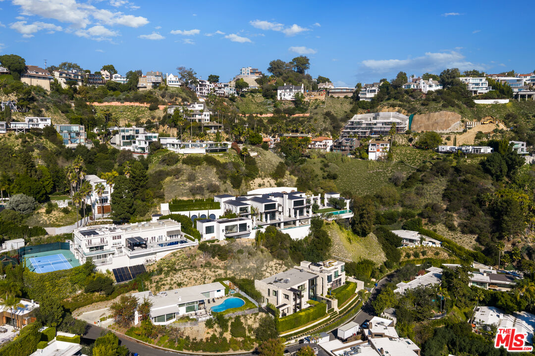 2004 Sunset Plaza Dr