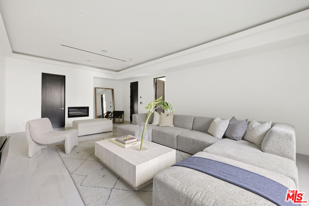 400 S Mccadden Pl
