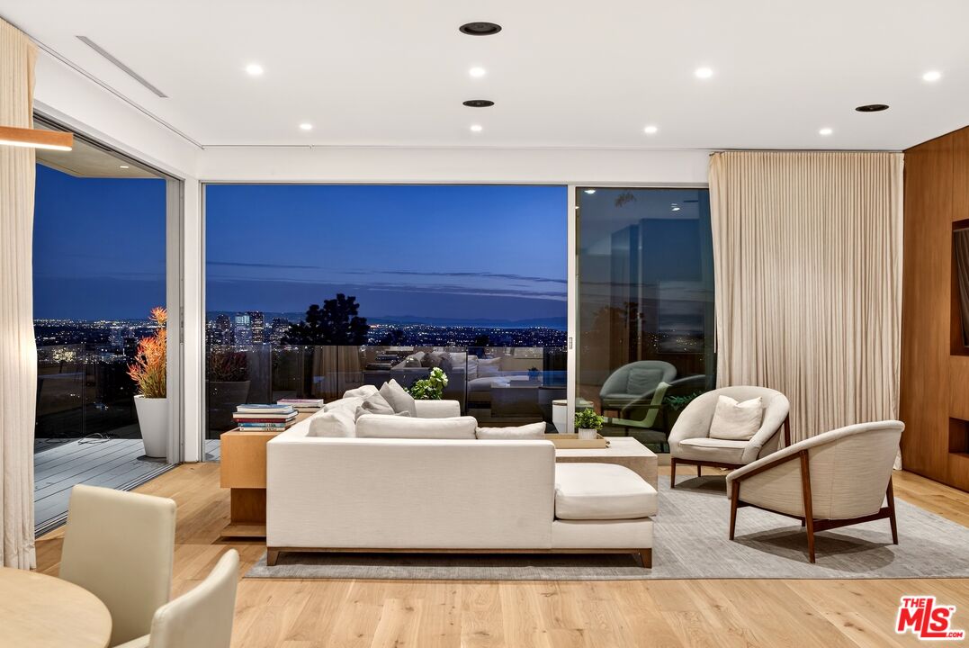 9894 Beverly Grove Dr