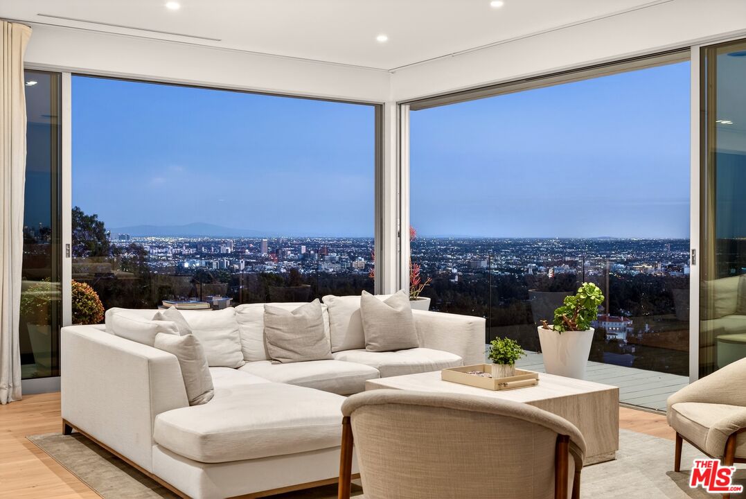 9894 Beverly Grove Dr