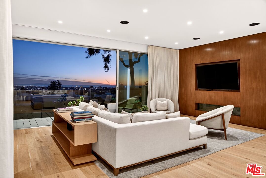 9894 Beverly Grove Dr