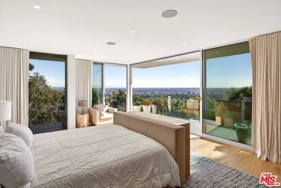 9894 Beverly Grove Dr