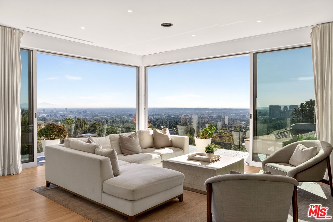 9894 Beverly Grove Dr