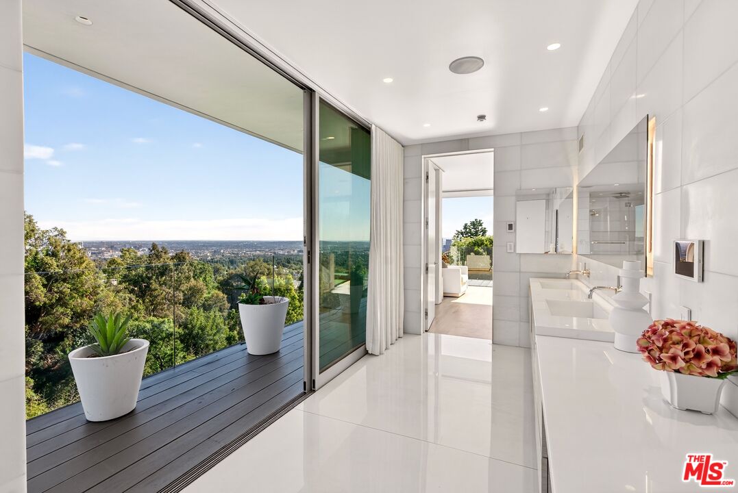 9894 Beverly Grove Dr