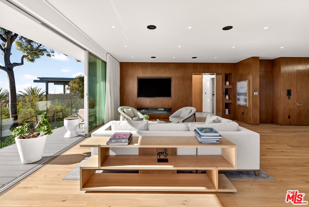 9894 Beverly Grove Dr