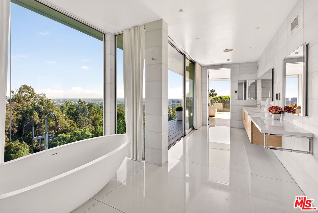 9894 Beverly Grove Dr