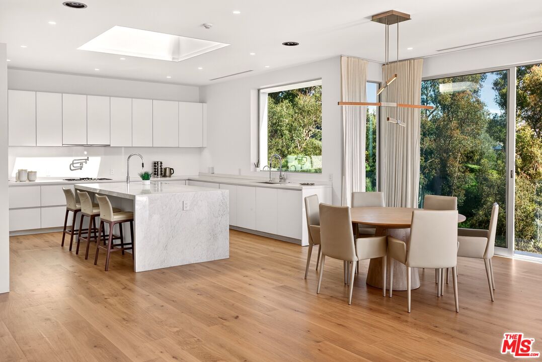 9894 Beverly Grove Dr