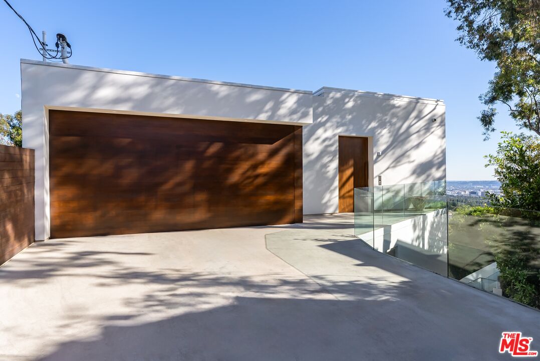 9894 Beverly Grove Dr