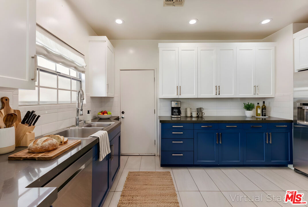 1014 N Doheny Dr