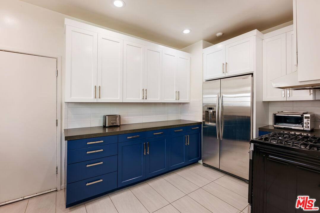 1014 N Doheny Dr