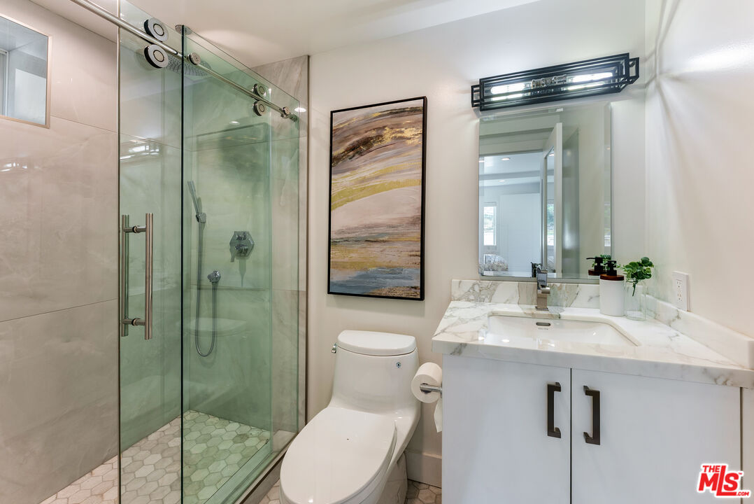3850 Glenalbyn Dr