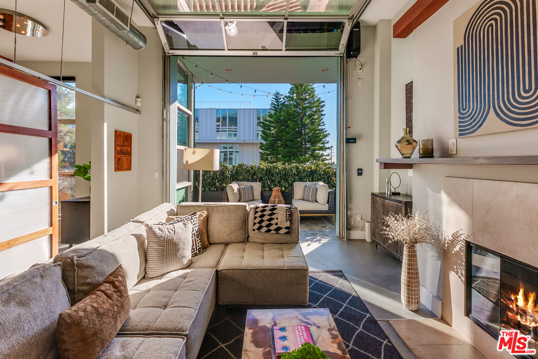 1152 N La Cienega Blvd Unit: 201