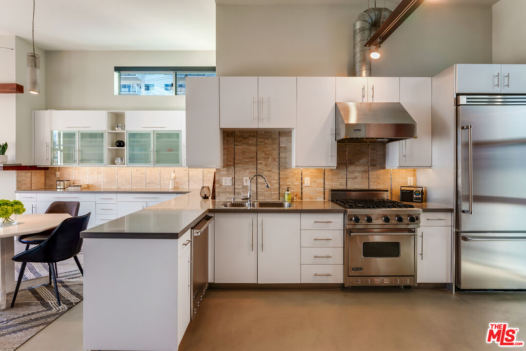 1152 N La Cienega Blvd Unit: 201