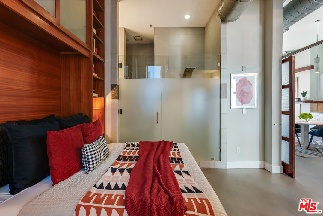 1152 N La Cienega Blvd Unit: 201