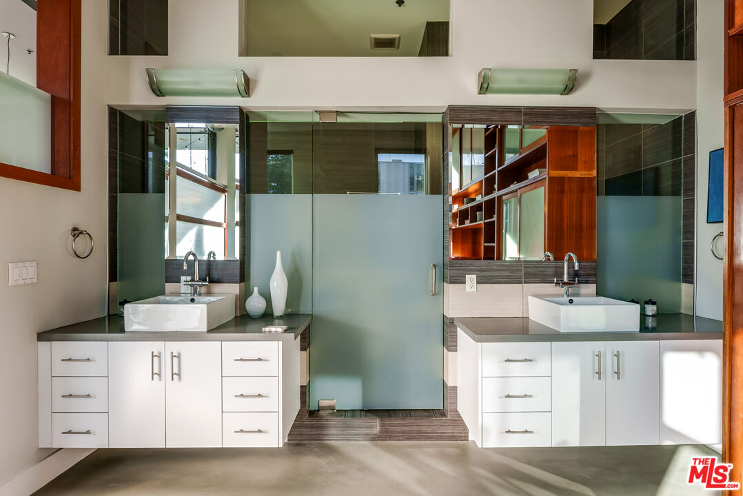 1152 N La Cienega Blvd Unit: 201