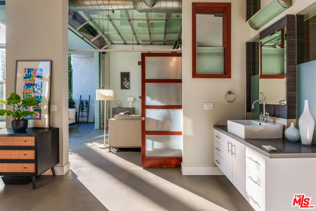 1152 N La Cienega Blvd Unit: 201