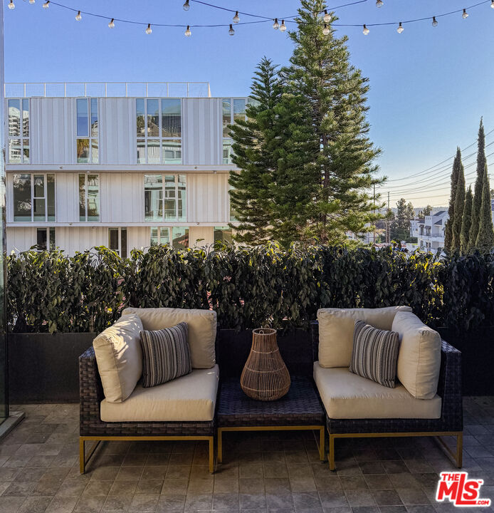 1152 N La Cienega Blvd Unit: 201