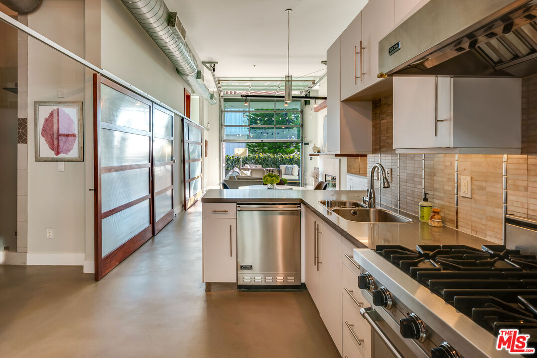 1152 N La Cienega Blvd Unit: 201