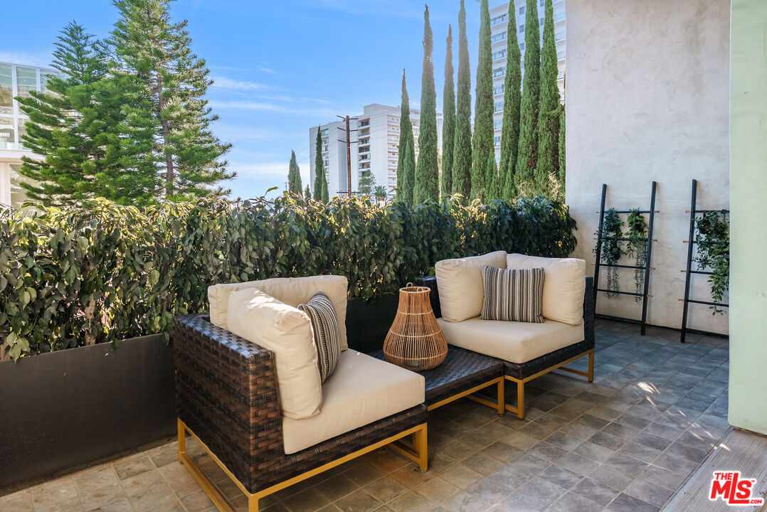 1152 N La Cienega Blvd Unit: 201