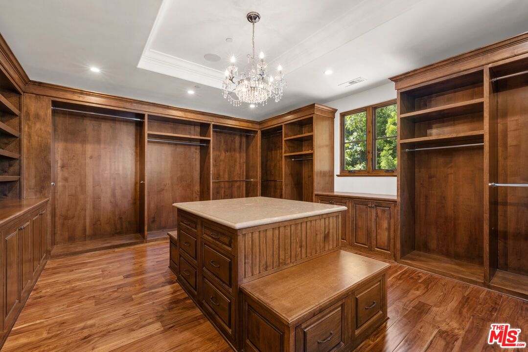 1111 Stradella Rd