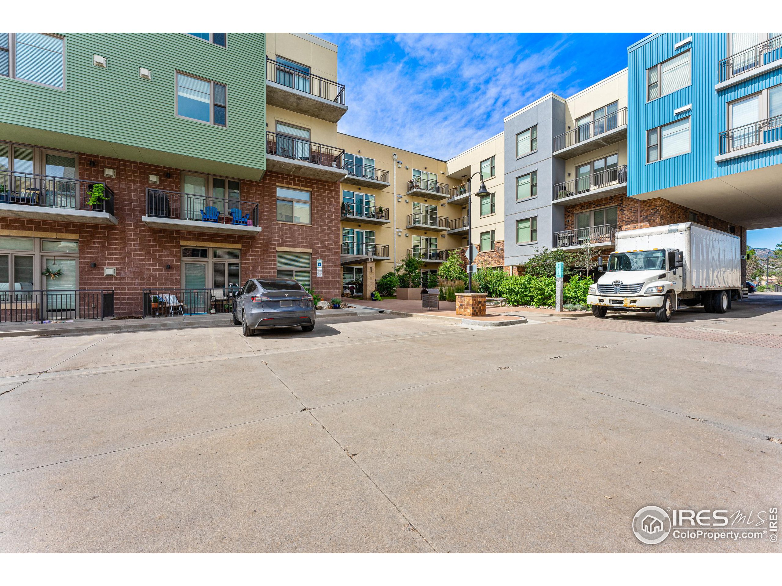 3301 Arapahoe Ave 422