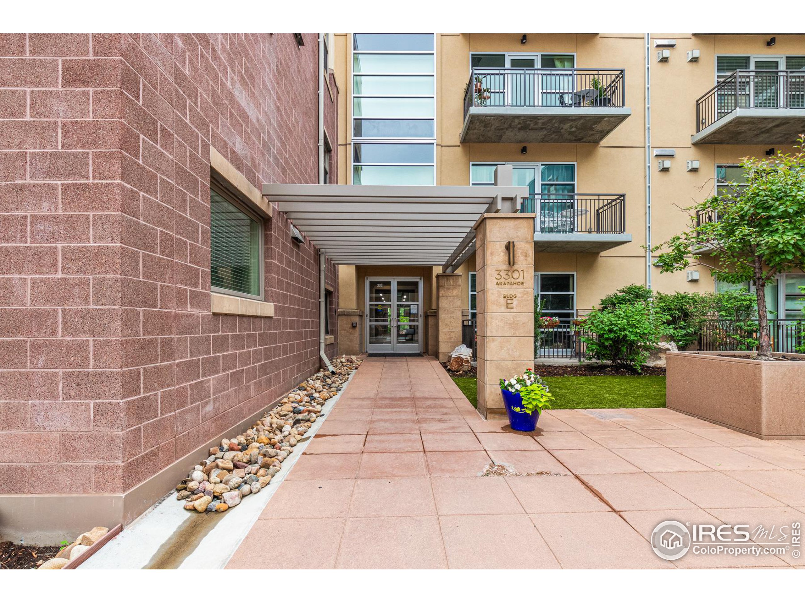 3301 Arapahoe Ave 422