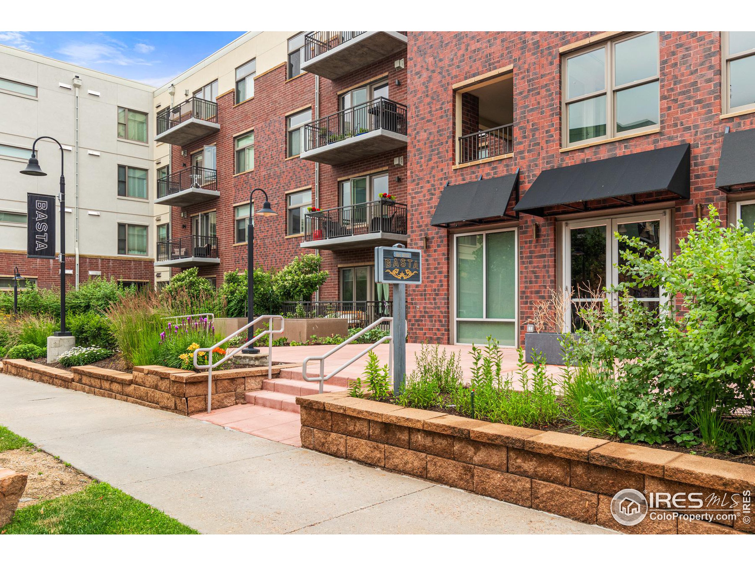 3301 Arapahoe Ave 422