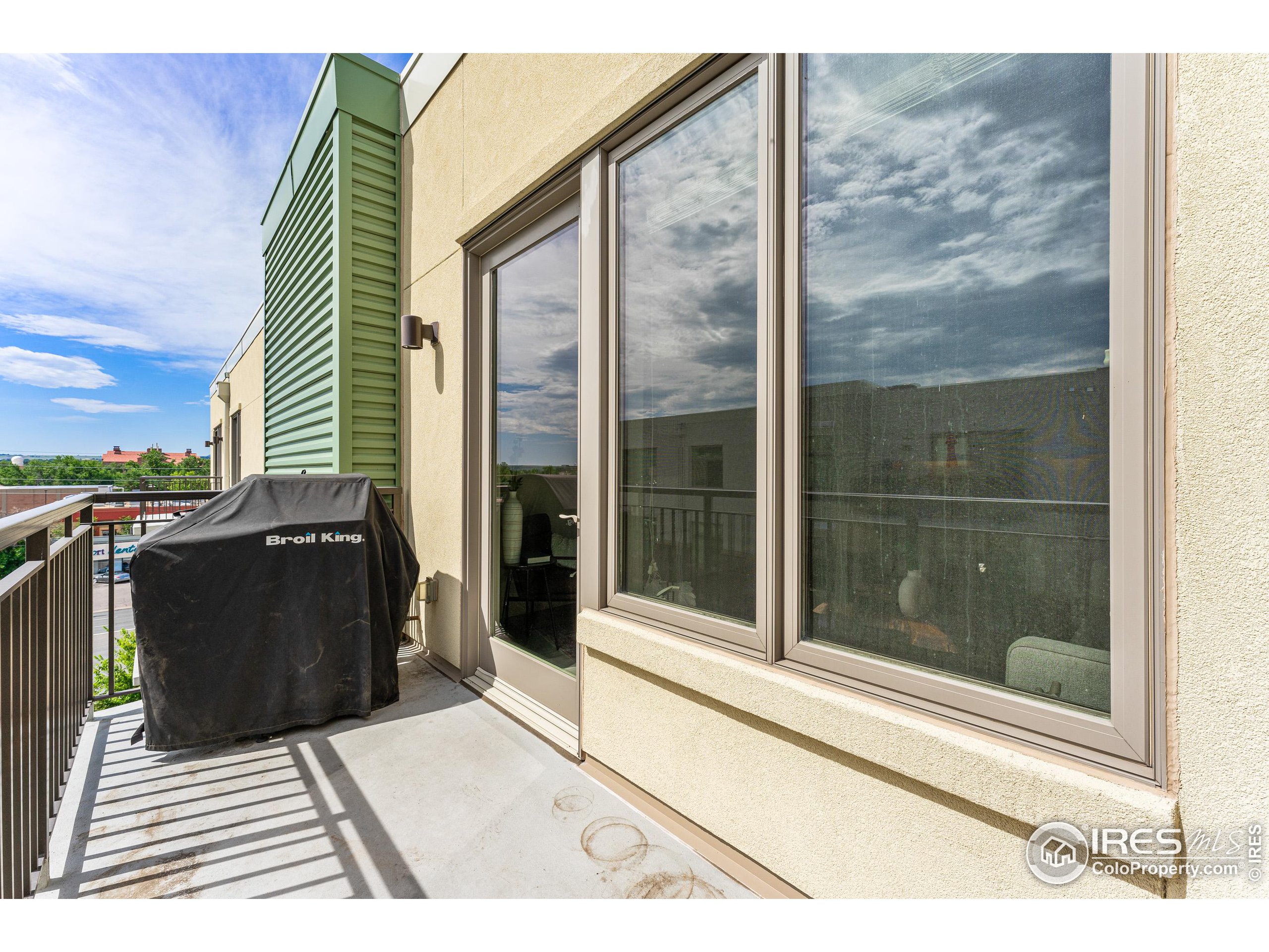 3301 Arapahoe Ave 422