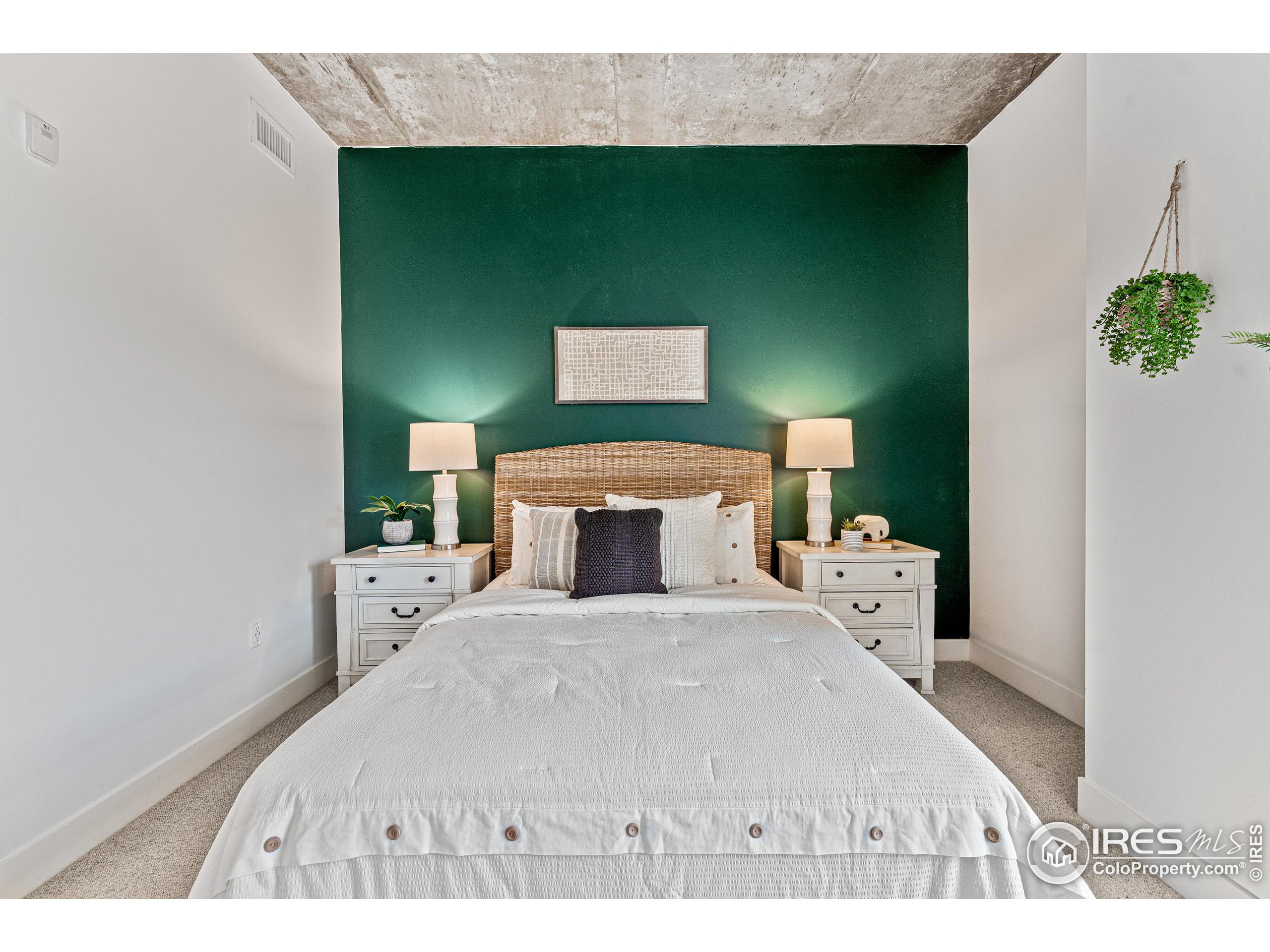 3301 Arapahoe Ave 422