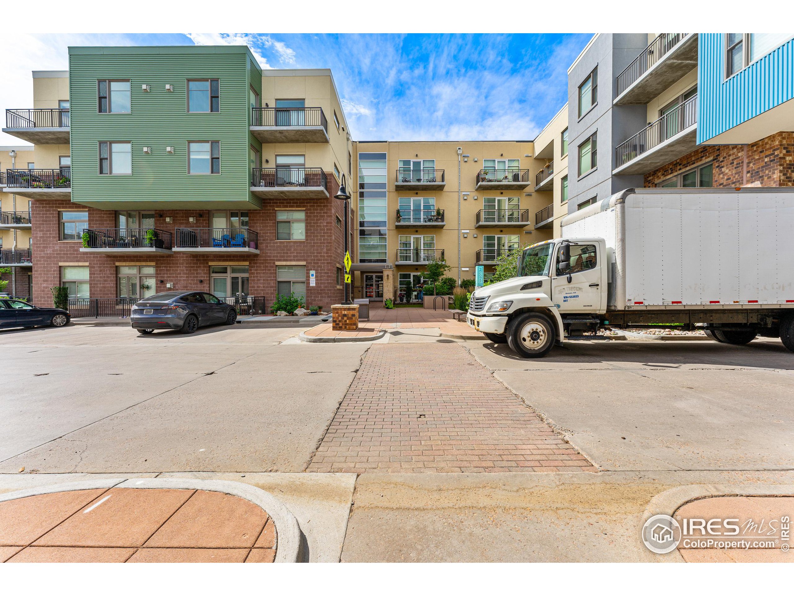 3301 Arapahoe Ave 422