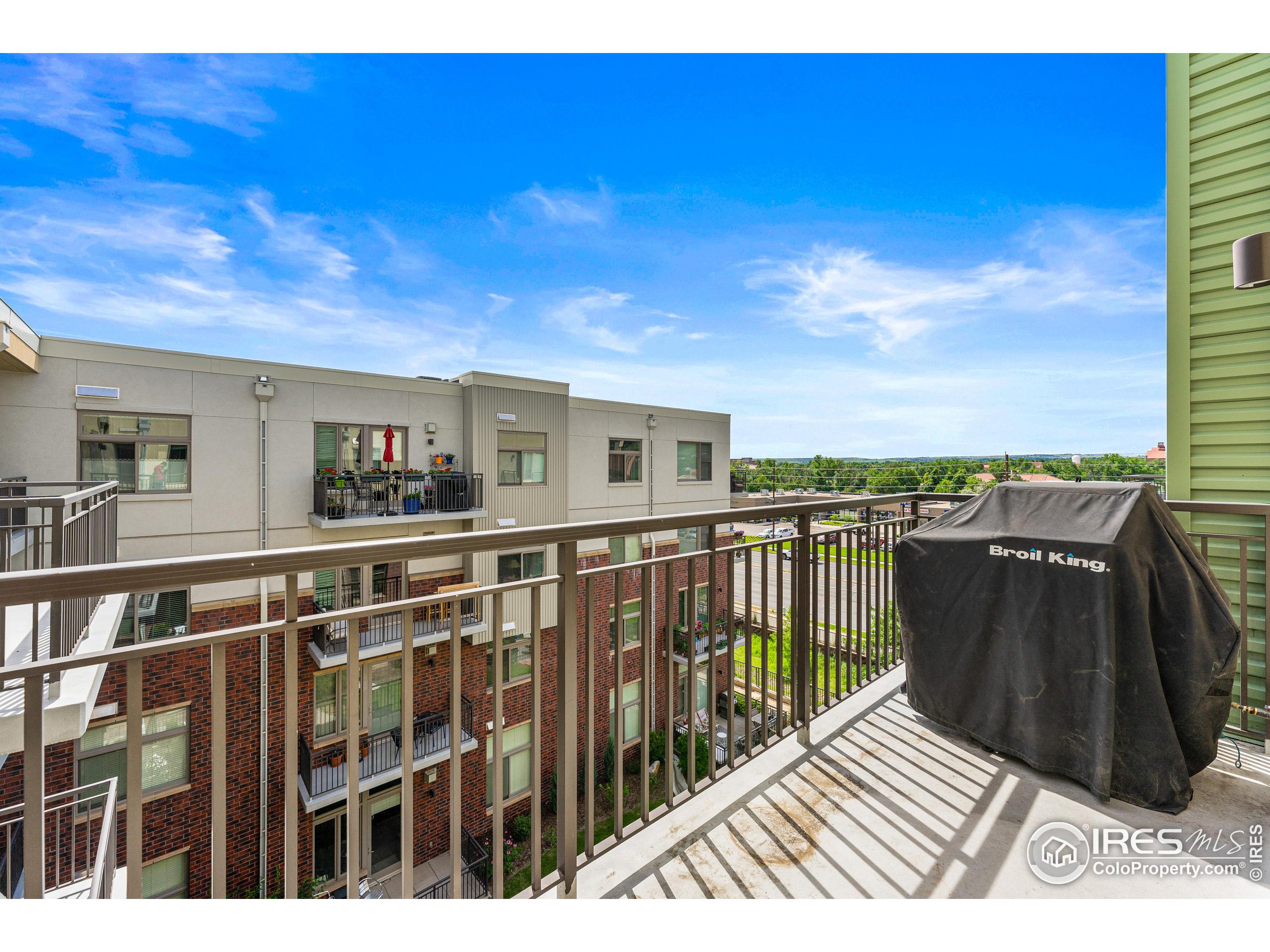 3301 Arapahoe Ave 422