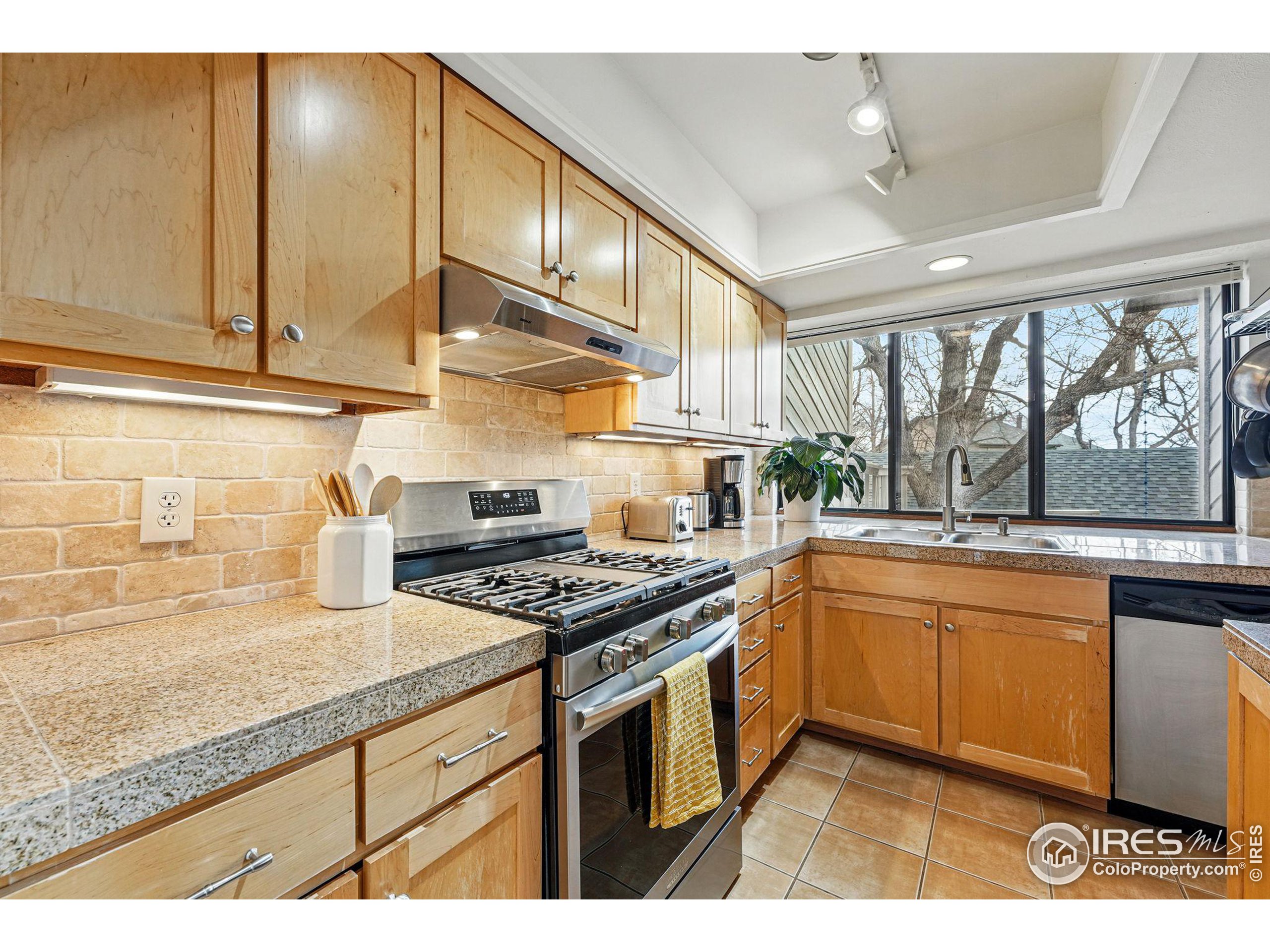 4015 Wonderland Hill Ave