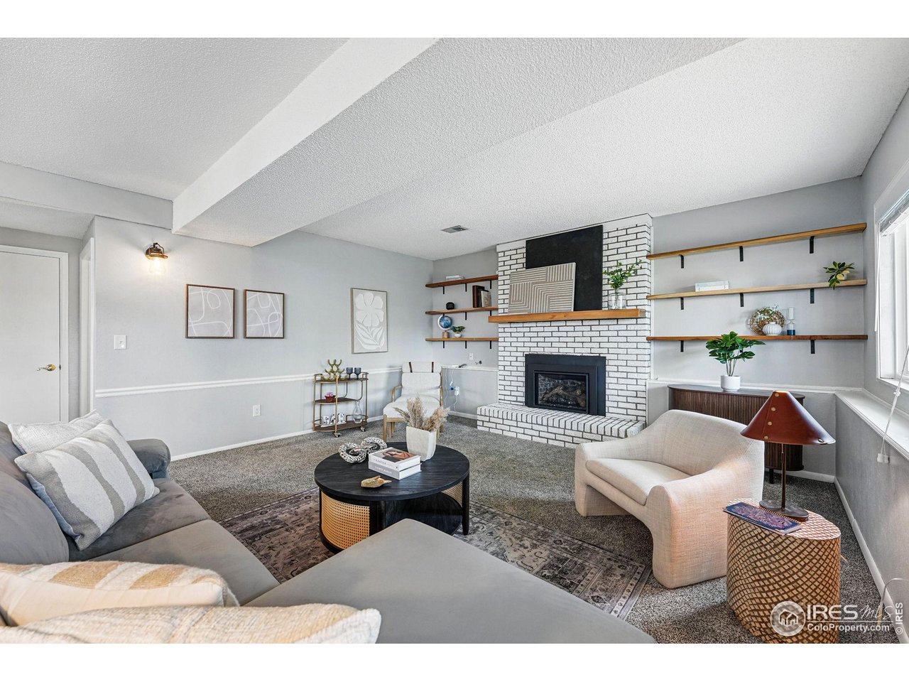 9601 Sierra Dr