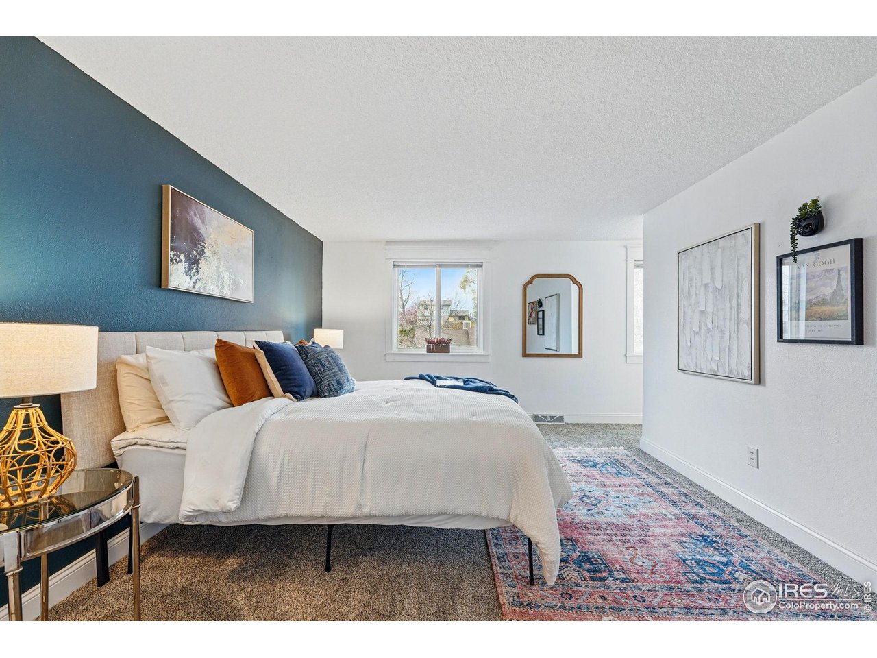 9601 Sierra Dr