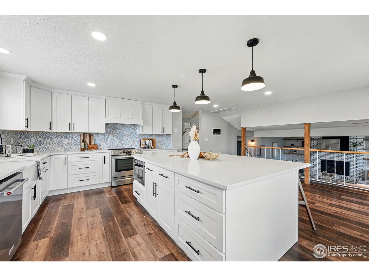 9601 Sierra Dr
