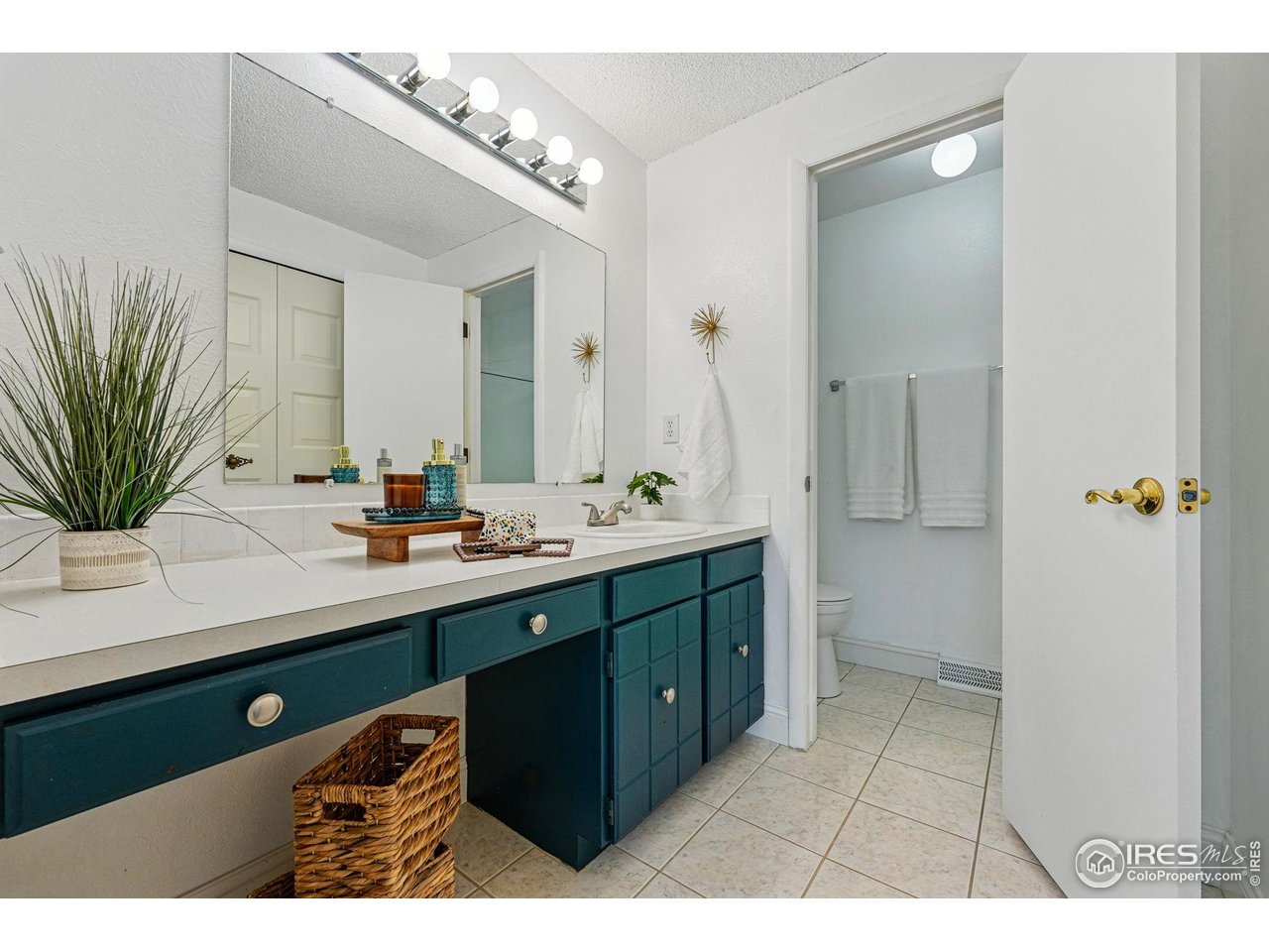 9601 Sierra Dr